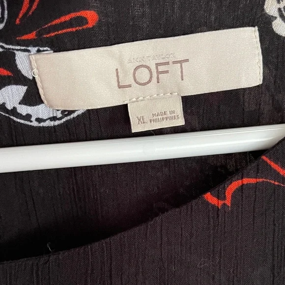 LOFT Black and Red Paisley Blouse - Picture 4 of 6